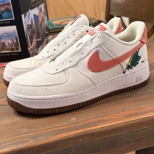 Nike Air Force 1 07 SE 'Catechu
Very lightly used but does need new laces
